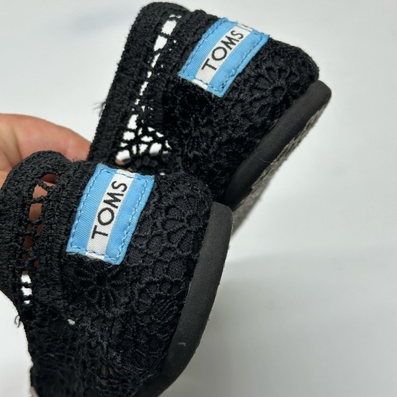 (2 Pairs) TOMS Women's (1) Turquoise‎ (1) Black Lace Flats (S50) - Picture 9 of 13